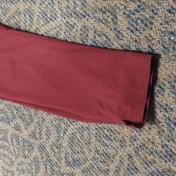 Figs maroon scrub pants. 9 pockets. - Picture 2 of 2